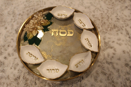 The Flower and Leaf Plate